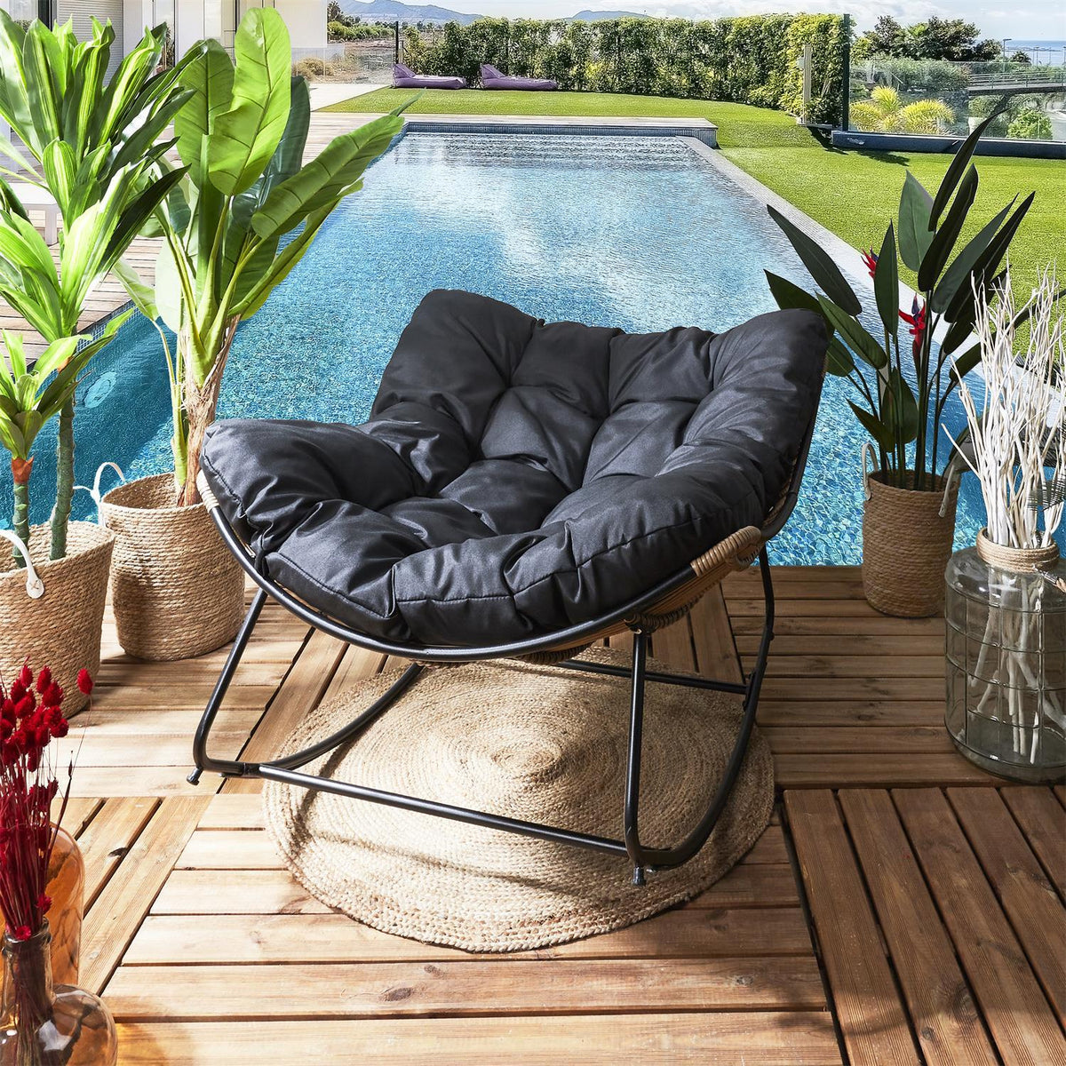 FOTEL OGRODOWY Tulum czarny na płozach z miękką poduszką